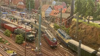 Modellbahn H0 Fahrt über zwei AnlagenVon Petersdorf nach Mittelstadt [upl. by Fia652]