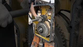 Cat transmission gearbox cat automobile gearbox shorts shots [upl. by Benedicto523]