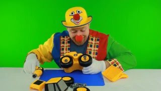 Clown Alex costruisce trattore escavatore  Giocattoli e giochi per bambini maschi [upl. by Dryden]