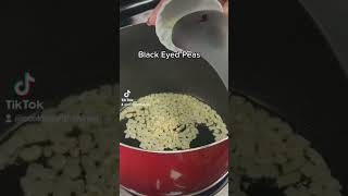 BlackEyed Peas blackeyedpeas recipe food newyear2023 blackeyedbeans short shorts easyrecipe [upl. by Ilrebma]