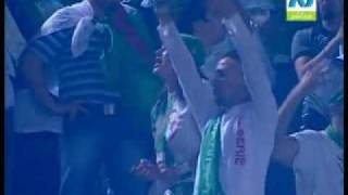 Algeria angry fan in Cairo بنت الجزائر ارقصي يا خضرة [upl. by Iveksarap]