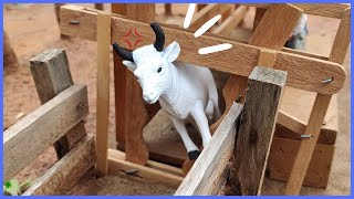 Fazendinha de brinquedo NOVOS ANIMAIS QUASE QUEBRARAM O TRONCO DO BRETE [upl. by Micco828]