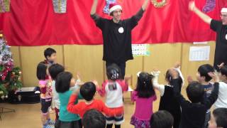 Fun Christmas Cake Song for Kindergarten ESL Students by The Magic Crayons themagiccrayons [upl. by Chapland]