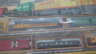 Opening the Bachmann Cargo King train set part1 [upl. by Notsreik216]