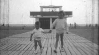 De Ouistreham à Cabourg dans les années 1960  jeux de plage et stations balnéaires [upl. by Wickner]