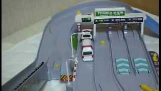 トミカ すいすいETCドライブ パトカーvs救急車TOMICA toy electric tollgate  Battle [upl. by Thorpe]