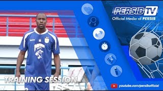 Carlton Cole Latihan Perdana Bersama PERSIB [upl. by Ennail]