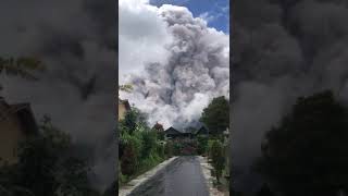 Letusan Gunung Merapi [upl. by Monahan]