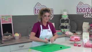 Taart decoreren met de sugarcraft gun [upl. by Clinton]