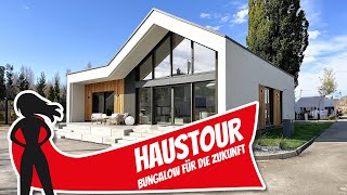 Bungalow Haustour Vision für die Zukunft und moderner Luxus  Elk Fertighaus  Hausbau Helden [upl. by Dusty]