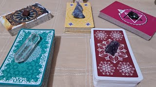 🔆 Escolha seu Montinho Cristal ou Ametista 🤍💜 Encontre as respostas com o Tarot e Baralho Cigano 💫 [upl. by Thaddaus]