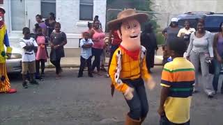 Woody bailando Jellyfish Jam [upl. by Nobel634]