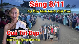 Sáng 811 Đợi Thầy Minh Tuệ Đi Khất Thực Bà Con Xếp Hàng Ngay Ngắn Đợi Thầy Minh Tuệ Đi Qua [upl. by Roley]