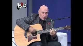 quotSALOTTO ITALIANOquot Edoardo Vianello canta quotguarda come dondolo e abbronzatissimaquot [upl. by Lertnahs40]