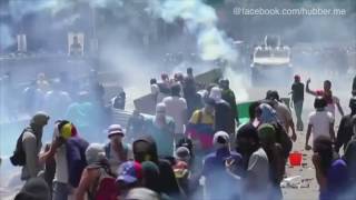 Unruhen in Venezuela Erneut gewaltsame Proteste gegen Präsident Maduro [upl. by Ynneb]