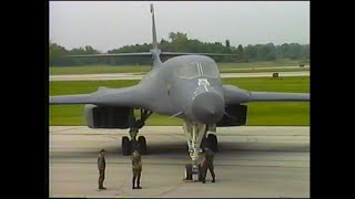 9th BS quotBATSquot B1B LANCER DEMO FLYBYS SATSUN  1995 LONDON CANADA INTERNATIONAL AIR SHOW [upl. by Alejandra903]