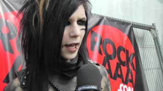 Tom Russell speaks to Jinxx and Andy from Black Veil Brides at Download 2011 [upl. by Gregrory]