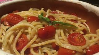 Spaghetti con pomodorini infornati  un omaggio al Cilento videoricetta n 1154 [upl. by Limbert421]