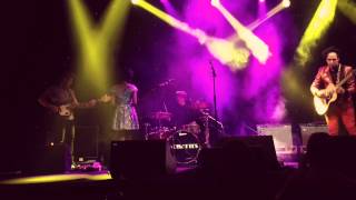 Noisettes  Dont Give Up rare semiacoustic live performance [upl. by Nylaf]