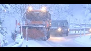 Wintereinbruch im Süden Schnee und Eis auf Deutschlands Straßen [upl. by Yecal480]