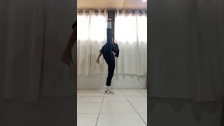 MEOVV quotMEOWquot dance break cover kpopdancecover meow meovv kpop dancer meovvchallenge shorts [upl. by Wash]