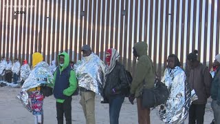 US closes Arizona border crossing after large influx of migrants [upl. by Eberly]