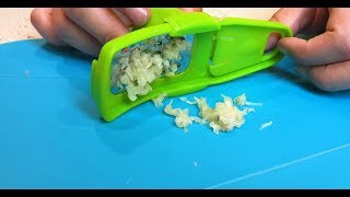 This Is The Easiest Way To Grate Garlic [upl. by Isa]