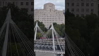 Hungerford Bridge amp Jubilee Gold Bridges  Shel Mex House with a Big Clock London [upl. by Aneetsirk]