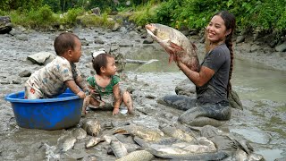 30 day and night journey with my children to catch fish  trap giant fish to sell at the market [upl. by Nnadroj681]