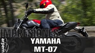 Yamaha MT07  español  2014  Videoprueba [upl. by Attelrak]