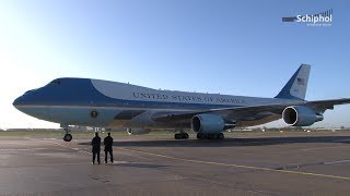 Aankomst president Obama op Schiphol [upl. by Innes889]