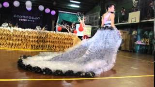 EDSCI Eco Modelo 2014  The Recycled Long Gown [upl. by Aivizt]