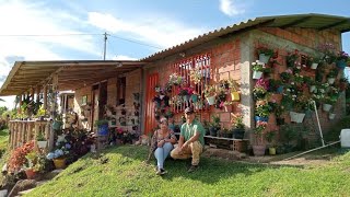 El jardín de lucelly una mujer enamorada de sus plantas un jardín típico de Colombia [upl. by Mudenihc]