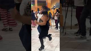 Ella anda bien alegre 💃🤭 shortsviral baile bailelibre shortsfeed dance bailelatino [upl. by Sair329]