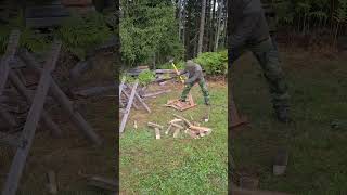 Holz hacken mit Hiteck und Wuchti outdoors survival bushcraft woodworking military airsoft [upl. by Wenn]