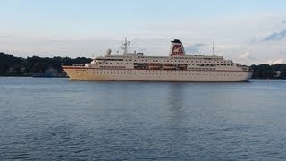 Traumschiff MS DEUTSCHLAND Hamburg 992013 Auslaufen [upl. by Cid]