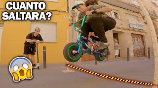 REGALO una MINI BMX al que SALTE más ALTO 🎁 [upl. by Anavi]