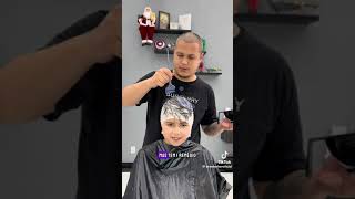 Que cabeleireiro 💇‍♂️ maravilhoso ajudando este garoto 👦 [upl. by Sivert]