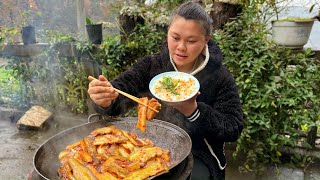 天气寒冷，今天简单做一锅胡萝卜炖肉个过瘾 Today make a delicious carrot stewed pork [upl. by Sol]