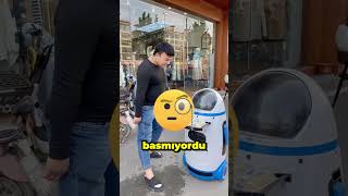 Robot Kızların Ayağına Neden Basıyordu [upl. by Ola]