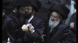 Simchas beis viznitz  Rabbi menachem mendels entry נישואין ויזניץ [upl. by Yraillih]