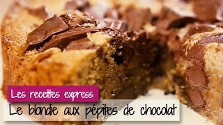 Blondie aux pépites de chocolat  les recettes express [upl. by Ardnauqal427]