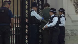 Buckingham Palace Increases Security Presence After Scare [upl. by Rendrag]