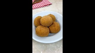 CROCCHETTE di PATATE con ripieno di formaggio FILANTE 🤤🥔🧀 Shorts [upl. by Nalyr]