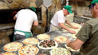 Francesco pizzaiolo dagli anni 60 nella Storica Pizzeria quotIvo a Trasteverequot a Roma 🇮🇹 [upl. by Naivatco]