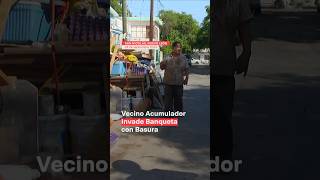 Vecino acumulador invade banqueta y calle con basura y desechos  N Shorts [upl. by Tillie393]