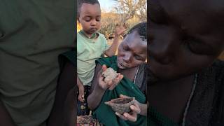 She Makes a good breakfast for her kidsSo delicious natural Soup 🍲😋hadzabetribe food [upl. by Nnaid]