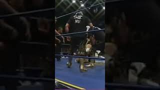 Le destrozan mascara y Vestuario a Mistico en la arena México  los perros del mal [upl. by Ahseya302]