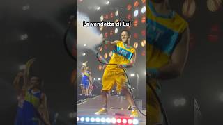 La vendetta di Luì sul palco 😂 [upl. by Attenborough937]