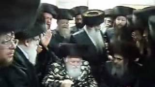 Satmar Grand Rabbi With Grand Rabbi from Viznitz [upl. by Moncear]